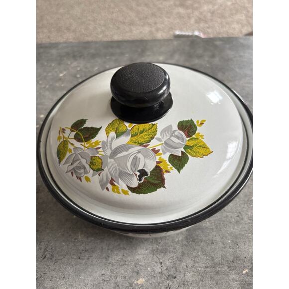 Vtg Floral Enamelware Sauce Pot w Lid 1 Qt./4 cups 1970’s - Picture 2 of 12